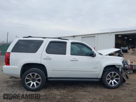 2014 Chevrolet Tahoe LS с VIN 1GNSKAE00ER109649, выставлен на аукционе IAAI как лот 41880956 с пробегом 155 656 миль миль и . История ставок и продаж доступна на DreamBid. Изображение 13.