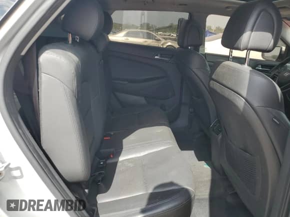 2016 Hyundai Tucson Sport z VIN KM8J33A28GU112606, wystawiony jako Copart lot #84580705 z przebiegiem 137 689 mil mil oraz Czysty tytuł • Clean title. Historia ofert i sprzedaży dostępna na DreamBid. Obrazek 10.