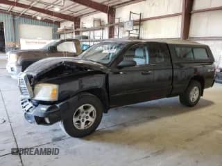 2006 Dodge Dakota SLT with VIN 1D7HW42K76S716582, listed as a Copart auction lot 81798855 with 123,614 mi miles and Salvage title. Bid and sale history available at DreamBid. Image 1.