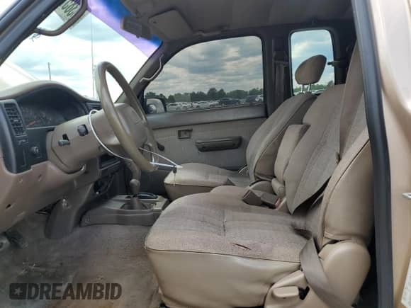 1997 Toyota Tacoma z VIN 4TAWM72N1VZ279828, wystawiony jako Copart lot #58385785 z przebiegiem 347 448 mil mil oraz Szkoda całkowita • Salvage title. Historia ofert i sprzedaży dostępna na DreamBid. Obrazek 7.