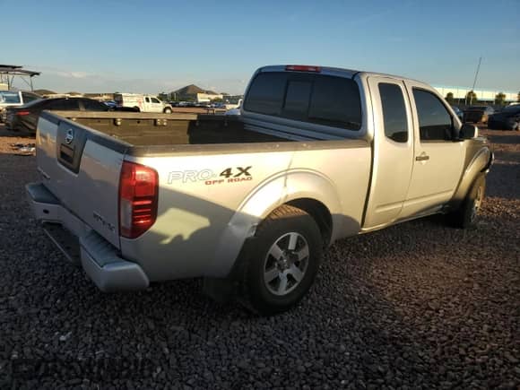 2012 Nissan Frontier SV z VIN 1N6AD0CW4CC446919, wystawiony jako Copart lot #82658195 z przebiegiem 148 977 mil mil oraz Szkoda całkowita • Salvage title. Historia ofert i sprzedaży dostępna na DreamBid. Obrazek 3.