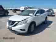 2017 Nissan Murano SL z VIN 5N1AZ2MH9HN187982, wystawiony jako IAAI lot #42864919 z przebiegiem 157 215 mil mil oraz . Historia ofert i sprzedaży dostępna na DreamBid. Obrazek 2.