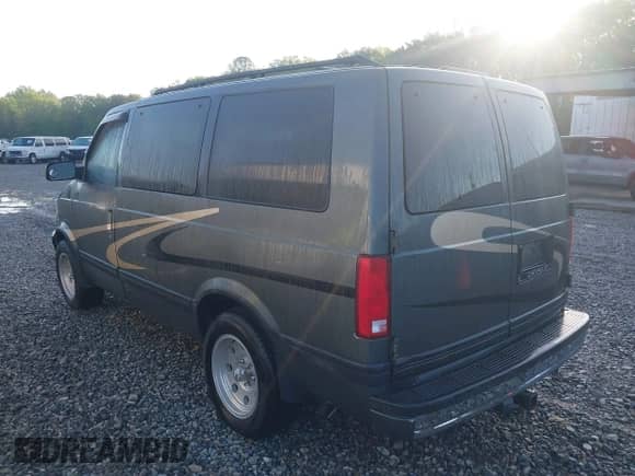 1994 Chevrolet Astro с VIN 1GNDM19Z5RB122102, выставлен на аукционе IAAI как лот 42011683 с пробегом 286 157 миль миль и . История ставок и продаж доступна на DreamBid. Изображение 3.