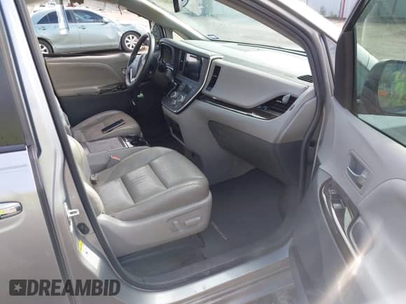 2017 Toyota Sienna XLE Auto Access Seat with VIN 5TDYZ3DC7HS821927, listed as a IAAI auction lot 42445924 with 205,349 mi miles and . Bid and sale history available at DreamBid. Image 5.