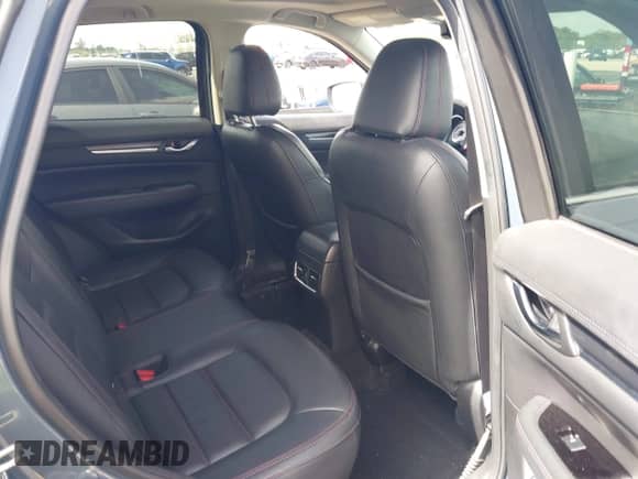 2023 Mazda CX-5 S Carbon Edition z VIN JM3KFBCM6P0171807, wystawiony jako IAAI lot #42450088 z przebiegiem 40 146 mil mil oraz . Historia ofert i sprzedaży dostępna na DreamBid. Obrazek 8.