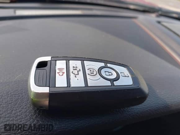 2018 Ford F-150 XL z VIN 1FTEW1EG2JFD04770, wystawiony jako IAAI lot #43017519 z przebiegiem 140 226 mil mil oraz . Historia ofert i sprzedaży dostępna na DreamBid. Obrazek 11.