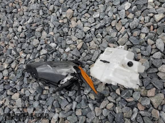 2023 Toyota Camry SE z VIN 4T1G11AK9PU104521, wystawiony jako Copart lot #63671725 z przebiegiem 69 960 mil mil oraz Nie do naprawy • Non repairable. Historia ofert i sprzedaży dostępna na DreamBid. Obrazek 12.