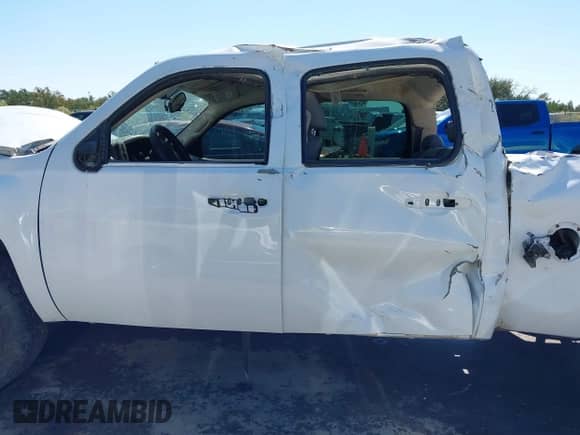 2007 Chevrolet Silverado 1500 Work Truck z VIN 3GCEC13C17G502188, wystawiony jako IAAI lot #43358253 z przebiegiem 161 921 mil mil oraz . Historia ofert i sprzedaży dostępna na DreamBid. Obrazek 14.