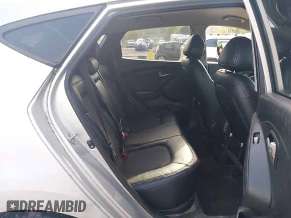 2010 Hyundai Tucson GLS с VIN KM8JUCAC1AU077176, выставлен на аукционе IAAI как лот 43237848 с пробегом Не указан миль и . История ставок и продаж доступна на DreamBid. Изображение 8.