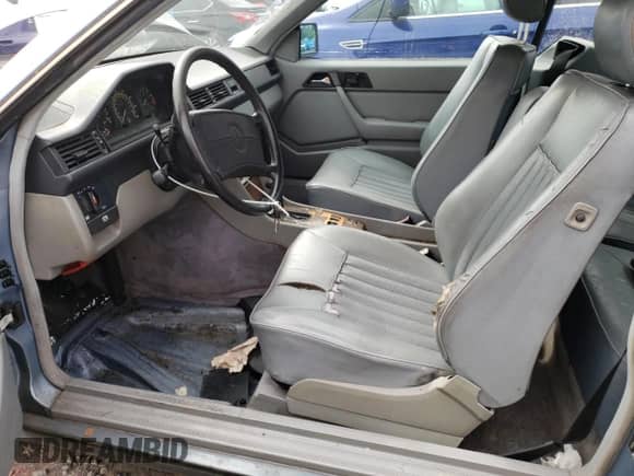 1988 Mercedes-Benz 300 с VIN WDBEA50D4JA612702, выставлен на аукционе Copart как лот 54090305 с пробегом 104 558 миль миль и Чистый • Clean title. История ставок и продаж доступна на DreamBid. Изображение 7.