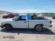 2001 Chevrolet S-10 z VIN 1GCCS14W41K125939, wystawiony jako IAAI lot #42803249 z przebiegiem Nie podano mil oraz . Historia ofert i sprzedaży dostępna na DreamBid. Obrazek 13.