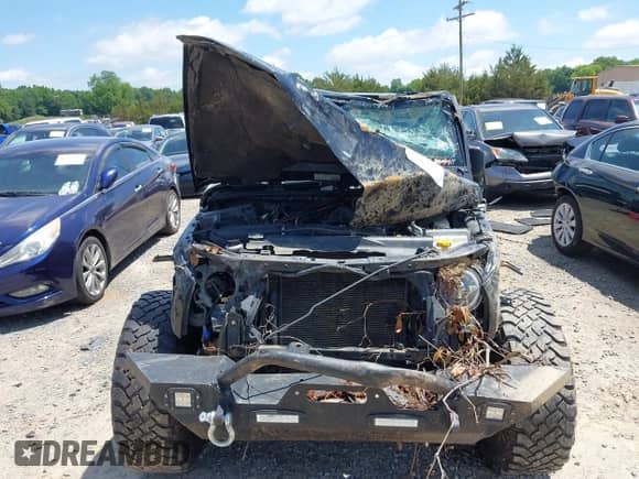 2013 Jeep Wrangler Rubicon 10th Anniversary with VIN 1C4BJWCG0DL573065, listed as a IAAI auction lot 42299018 with Not provided miles and . Bid and sale history available at DreamBid. Image 12.