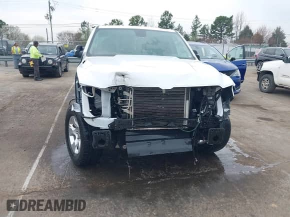 2020 Ram 1500 Big Horn z VIN 1C6RREBT0LN266926, wystawiony jako IAAI lot #41794173 z przebiegiem 126 043 mil mil oraz . Historia ofert i sprzedaży dostępna na DreamBid. Obrazek 6.