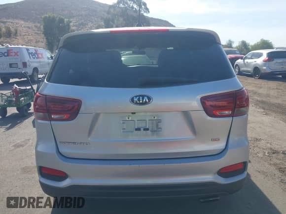 2019 Kia Sorento L z VIN 5XYPG4A30KG433468, wystawiony jako IAAI lot #43051220 z przebiegiem 135 025 mil mil oraz . Historia ofert i sprzedaży dostępna na DreamBid. Obrazek 16.