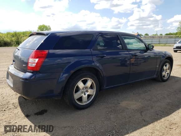 2005 Dodge Magnum SXT with VIN 2D4GZ48V05H688812, listed as a Copart auction lot 57261475 with 146,633 mi miles and Salvage title. Bid and sale history available at DreamBid. Image 3.