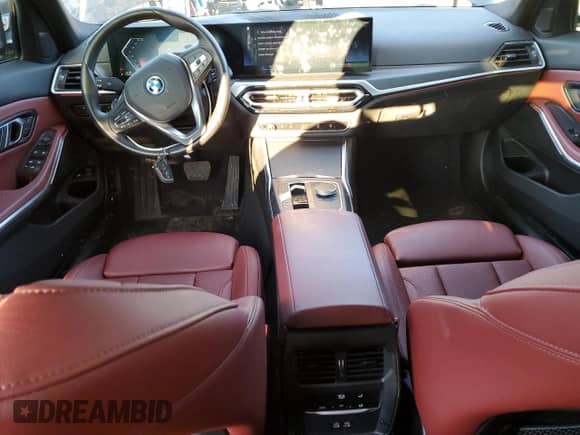 2023 BMW 3 Series 330e xDrive z VIN 3MW39FS09P8D11748, wystawiony jako Copart lot #44185745 z przebiegiem 42 618 mil mil oraz Czysty tytuł • Clean title. Historia ofert i sprzedaży dostępna na DreamBid. Obrazek 8.