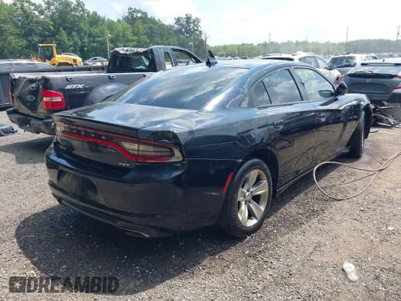 2017 Dodge Charger SXT z VIN 2C3CDXHG5HH523781, wystawiony jako IAAI lot #42787190 z przebiegiem 190 145 mil mil oraz . Historia ofert i sprzedaży dostępna na DreamBid. Obrazek 4.