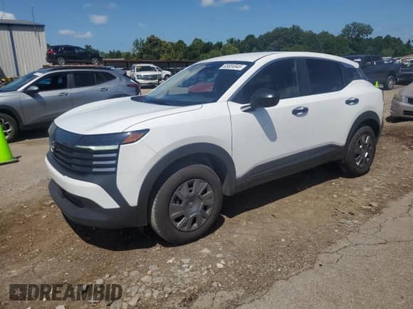 2025 Nissan Kicks S z VIN 3N8AP6BA8SL392521, wystawiony jako Copart lot #65604945 z przebiegiem 5 149 mil mil oraz Szkoda całkowita • Salvage title. Historia ofert i sprzedaży dostępna na DreamBid. Obrazek 1.