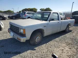 1986 Chevrolet S-10 с VIN 1GCCS14R2G8102739, выставлен на аукционе Copart как лот 62724615 с пробегом 235 831 миль миль и Списание • Salvage title. История ставок и продаж доступна на DreamBid. Изображение 1.