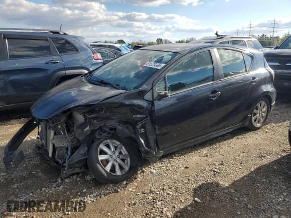 2017 Toyota Prius One z VIN JTDKDTB32H1596918, wystawiony jako Copart lot #81523365 z przebiegiem 120 287 mil mil oraz Szkoda całkowita • Salvage title. Historia ofert i sprzedaży dostępna na DreamBid. Obrazek 1.