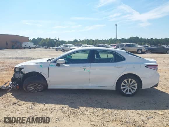 2020 Toyota Camry LE z VIN 4T1L11AK2LU999293, wystawiony jako IAAI lot #43202655 z przebiegiem 52 070 mil mil oraz . Historia ofert i sprzedaży dostępna na DreamBid. Obrazek 14.