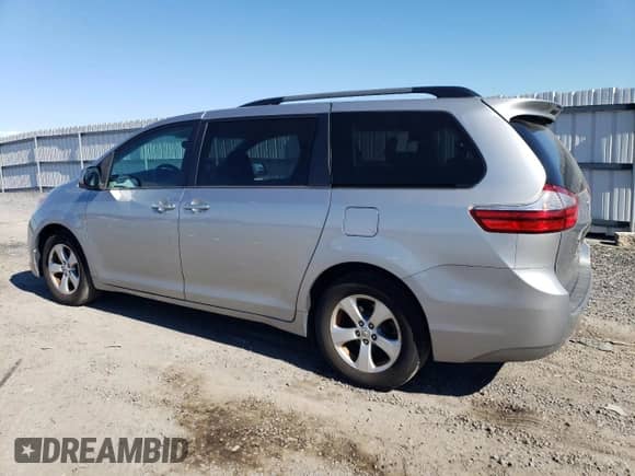 2017 Toyota Sienna LE с VIN 5TDKZ3DC7HS859762, выставлен на аукционе Copart как лот 86542865 с пробегом 108 423 миль миль и Списание • Salvage title. История ставок и продаж доступна на DreamBid. Изображение 2.
