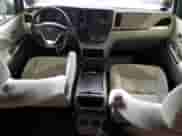 2015 Toyota Sienna LE AAS с VIN 5TDKK3DC8FS556605, выставлен на аукционе Copart как лот 41814185 с пробегом 186 294 миль миль и Списание • Salvage title. История ставок и продаж доступна на DreamBid. Изображение 8.