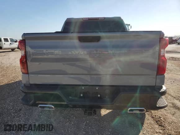 2024 Chevrolet Silverado 1500 Custom Trail Boss z VIN 3GCUDCE87RG219052, wystawiony jako Copart lot #56538995 z przebiegiem 22 030 mil mil oraz Szkoda całkowita • Salvage title. Historia ofert i sprzedaży dostępna na DreamBid. Obrazek 6.
