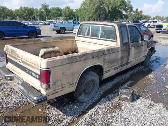 1983 Chevrolet S-10 с VIN 1GCCS14B6D0141914, выставлен на аукционе IAAI как лот 43111918 с пробегом 72 649 миль миль и . История ставок и продаж доступна на DreamBid. Изображение 4.