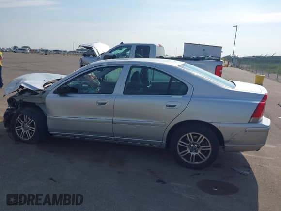 2006 Volvo S60 2.5L Turbo с VIN YV1RH592962514437, выставлен на аукционе IAAI как лот 42914280 с пробегом 127 520 миль миль и . История ставок и продаж доступна на DreamBid. Изображение 14.