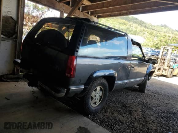 1993 Chevrolet Blazer z VIN 1GNEK18K8PJ350614, wystawiony jako Copart lot #84088954 z przebiegiem 247 946 mil mil oraz Szkoda całkowita • Salvage title. Historia ofert i sprzedaży dostępna na DreamBid. Obrazek 3.