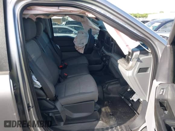 2024 Ford F-250 XL z VIN 1FT7W2BT8REE95869, wystawiony jako IAAI lot #42170240 z przebiegiem Nie podano mil oraz . Historia ofert i sprzedaży dostępna na DreamBid. Obrazek 5.