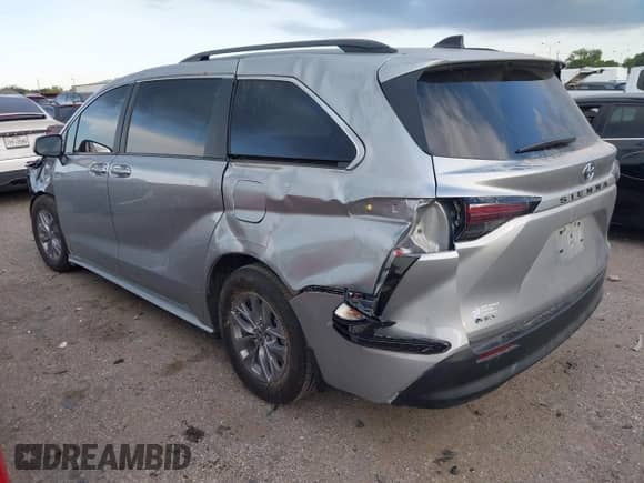 2025 Toyota Sienna LE with VIN 5TDKRKEC7SS260697, listed as a IAAI auction lot 42958407 with 5,707 mi miles and . Bid and sale history available at DreamBid. Image 3.