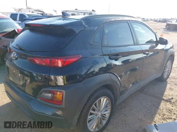 2020 Hyundai Kona SEL Plus z VIN KM8K62AA6LU518181, wystawiony jako IAAI lot #43075377 z przebiegiem 43 681 mil mil oraz . Historia ofert i sprzedaży dostępna na DreamBid. Obrazek 4.