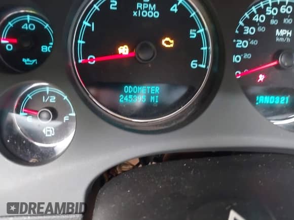 2008 Chevrolet Suburban 2LT z VIN 3GNFK16328G199725, wystawiony jako IAAI lot #38833057 z przebiegiem 245 395 mil mil oraz . Historia ofert i sprzedaży dostępna na DreamBid. Obrazek 7.