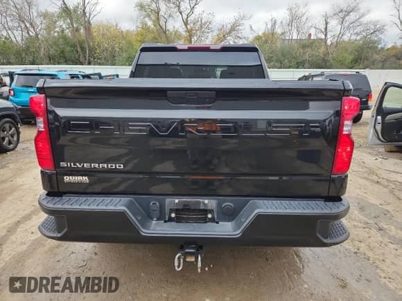 2022 Chevrolet Silverado 1500 z VIN 1GCPYAEK6NZ232547, wystawiony jako Copart lot #89681145 z przebiegiem 60 437 mil mil oraz Szkoda całkowita • Salvage title. Historia ofert i sprzedaży dostępna na DreamBid. Obrazek 6.