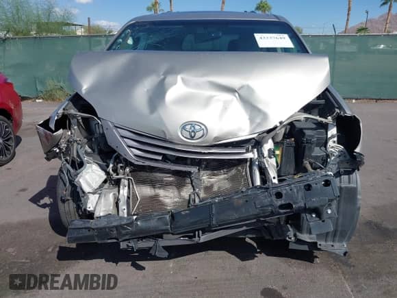 2015 Toyota Sienna XLE with VIN 5TDYK3DC7FS575902, listed as a IAAI auction lot 43337649 with 200,237 mi miles and . Bid and sale history available at DreamBid. Image 6.