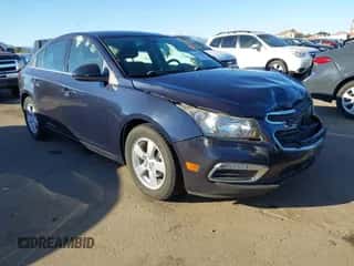 2015 Chevrolet Cruze LT z VIN 1G1PC5SB9F7107445, wystawiony jako IAAI lot #43551061 z przebiegiem 93 555 mil mil oraz . Historia ofert i sprzedaży dostępna na DreamBid. Obrazek 1.