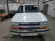 1998 Chevrolet Blazer LT z VIN 1GNDT13W4W2161227, wystawiony jako Copart lot #82557684 z przebiegiem Nie podano mil oraz Szkoda całkowita • Salvage title. Historia ofert i sprzedaży dostępna na DreamBid. Obrazek 5.