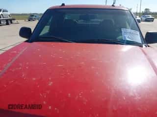 2005 Chevrolet Silverado 1500 Z71 z VIN 1GCEK19Z65Z258517, wystawiony jako IAAI lot #43484220 z przebiegiem 279 509 mil mil oraz . Historia ofert i sprzedaży dostępna na DreamBid. Obrazek 6.