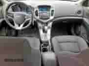 2012 Chevrolet Cruze ECO z VIN 1G1PJ5SC5C7328292, wystawiony jako Copart lot #84002965 z przebiegiem 128 100 mil mil oraz Szkoda całkowita • Salvage title. Historia ofert i sprzedaży dostępna na DreamBid. Obrazek 8.