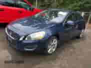 2013 Volvo S60 T6 R-Design Platinum с VIN YV1902FH8D1216575, выставлен на аукционе IAAI как лот 43233003 с пробегом 52 221 миль миль и . История ставок и продаж доступна на DreamBid. Изображение 2.