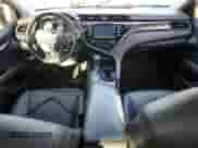 2019 Toyota Camry SE z VIN 4T1B11HK6KU183297, wystawiony jako Copart lot #84475515 z przebiegiem 85 315 mil mil oraz Szkoda całkowita • Salvage title. Historia ofert i sprzedaży dostępna na DreamBid. Obrazek 8.