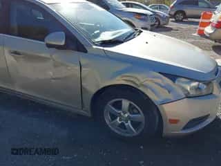 2013 Chevrolet Cruze 1LT z VIN 1G1PC5SB2D7223809, wystawiony jako IAAI lot #43461606 z przebiegiem 87 002 mil mil oraz . Historia ofert i sprzedaży dostępna na DreamBid. Obrazek 6.