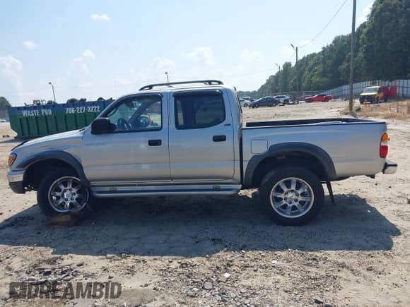 2003 Toyota Tacoma PreRunner z VIN 5TEGN92N53Z205136, wystawiony jako IAAI lot #43092297 z przebiegiem 359 615 mil mil oraz . Historia ofert i sprzedaży dostępna na DreamBid. Obrazek 14.