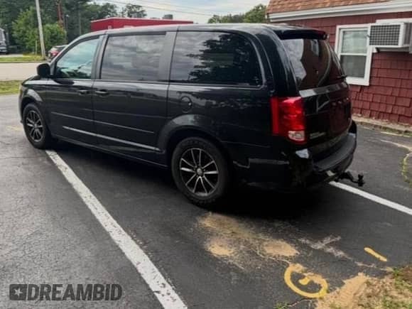 2015 Dodge Grand Caravan SE z VIN 2C4RDGBG5FR669264, wystawiony jako Copart lot #68374985 z przebiegiem 139 947 mil mil oraz Czysty tytuł • Clean title. Historia ofert i sprzedaży dostępna na DreamBid. Obrazek 3.