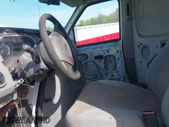 2014 Ford Econoline Cargo Commercial with VIN 1FTNS2EW2EDA83939, listed as a IAAI auction lot 42159453 with 148,947 mi miles and . Bid and sale history available at DreamBid. Image 5.