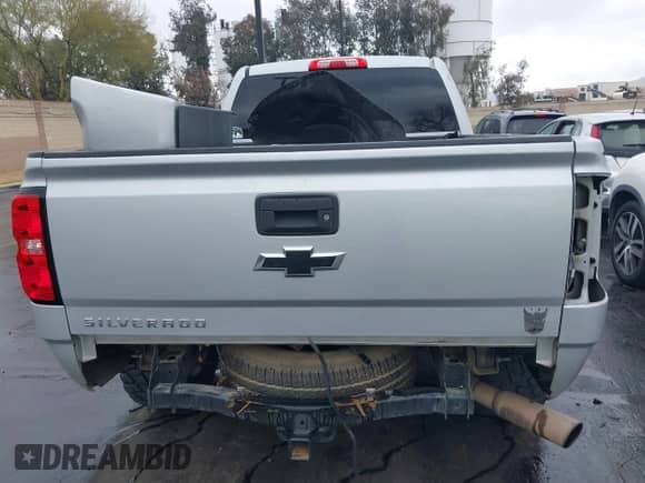 2016 Chevrolet Silverado 1500 Custom z VIN 1GCRCPEC9GZ365020, wystawiony jako IAAI lot #41772792 z przebiegiem 139 591 mil mil oraz . Historia ofert i sprzedaży dostępna na DreamBid. Obrazek 17.