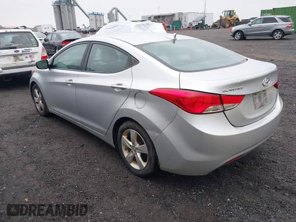 2013 Hyundai Elantra Limited z VIN 5NPDH4AE4DH280526, wystawiony jako IAAI lot #43245323 z przebiegiem 168 943 mil mil oraz . Historia ofert i sprzedaży dostępna na DreamBid. Obrazek 3.