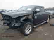 2016 Ram 1500 Limited z VIN 1C6RR7WM4GS125993, wystawiony jako IAAI lot #41394198 z przebiegiem 113 681 mil mil oraz . Historia ofert i sprzedaży dostępna na DreamBid. Obrazek 2.